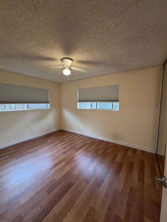 Building Photo - Newport Ave