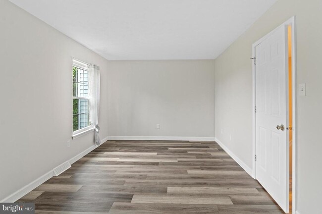 Building Photo - 689 Clearview Ave