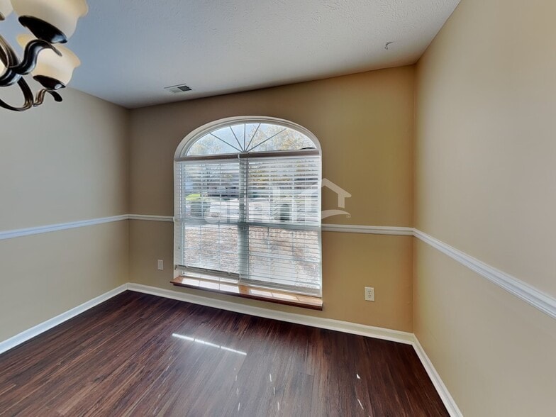 Building Photo - 6739 Dorchester Dr