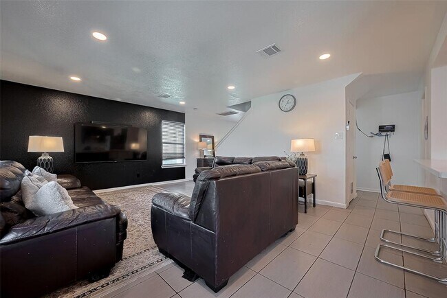 Building Photo - 15214 Mission Forest Dr