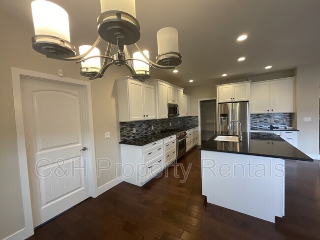 Building Photo - 5506 Sunny Cv