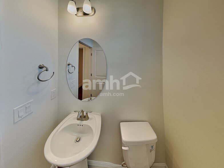 Building Photo - 815 Heavenly Dr