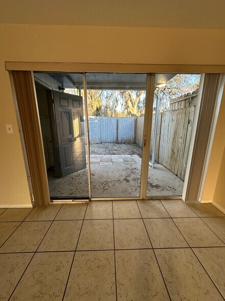 Building Photo - 10035 N 53rd St