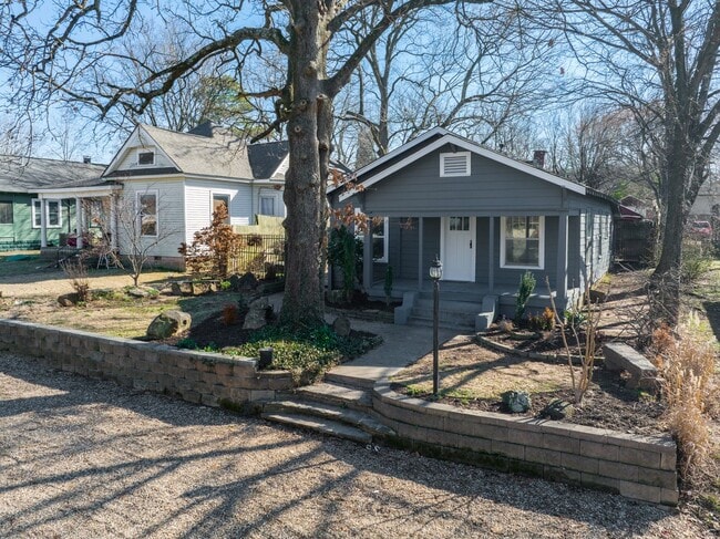 Building Photo - Freshly Updated 3 Bedroom Home