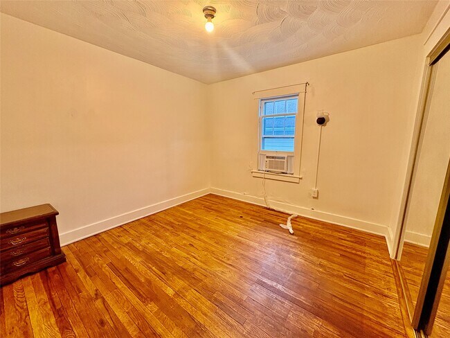 Building Photo - 211 Dudley Ave