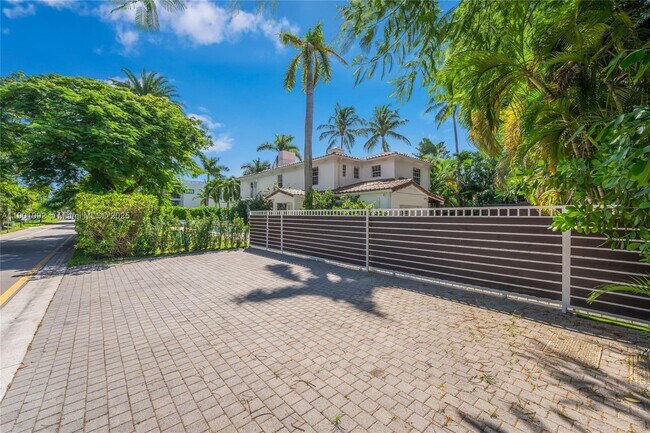 Building Photo - 140 N Hibiscus Dr