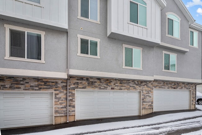 Building Photo - 1027 E 1060 S