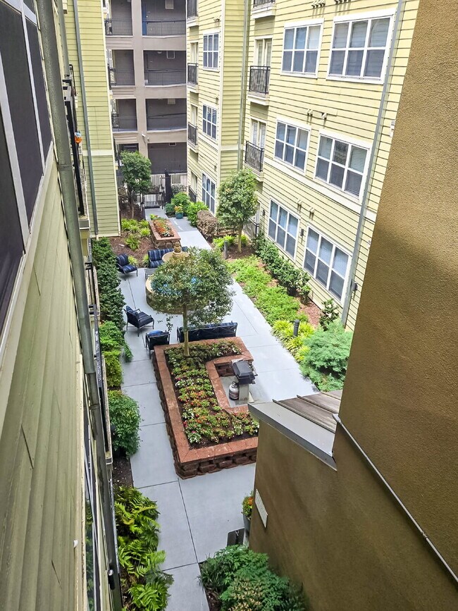 Building Photo - 2 Bedroom, 2 Bath Apartment in Birmingham