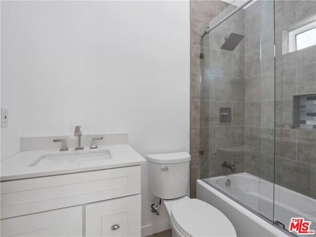 Building Photo - 17601 Rhoda St