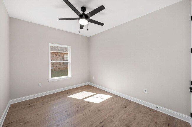 Building Photo - New All Brick 4 Bedroom in Niceville!