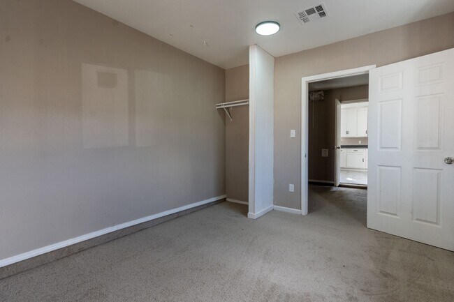 Building Photo - 4-Bedroom Available for Rent to Own & Lease!!