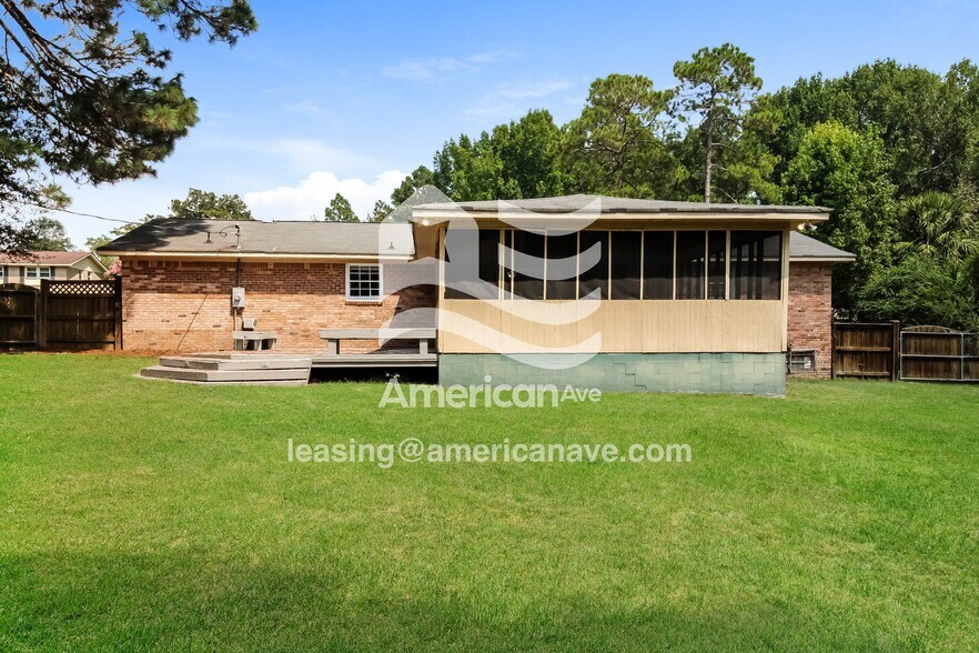 Building Photo - 713 Frieden St