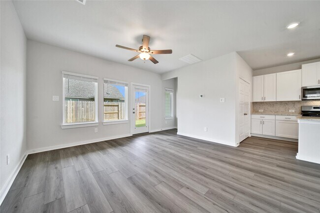 Building Photo - 12107 Willow Holw Ln