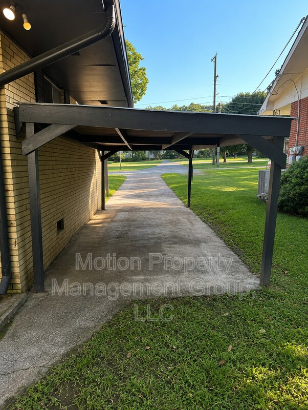 Building Photo - 3343 Gleason Dr