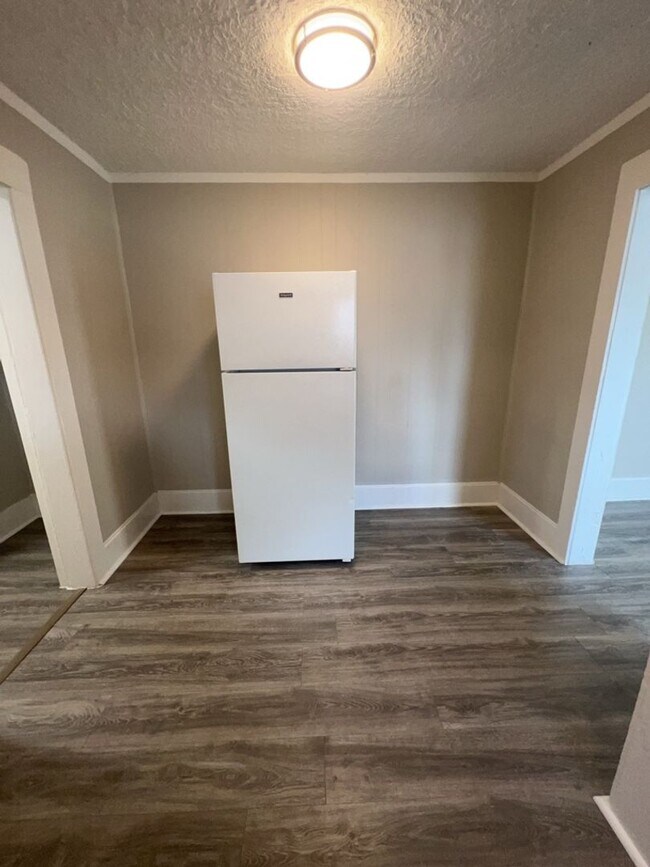 Building Photo - 6915 Avenue L