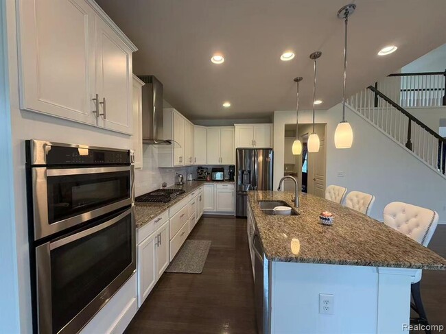 Building Photo - 5791 Northford