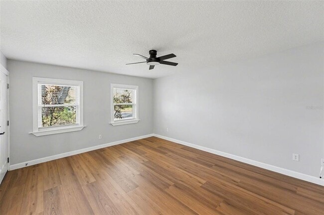 Building Photo - 9605 N Edison Ave