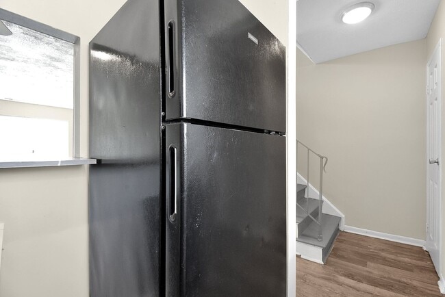 Building Photo - 3 Bed Spacious Apartmnet