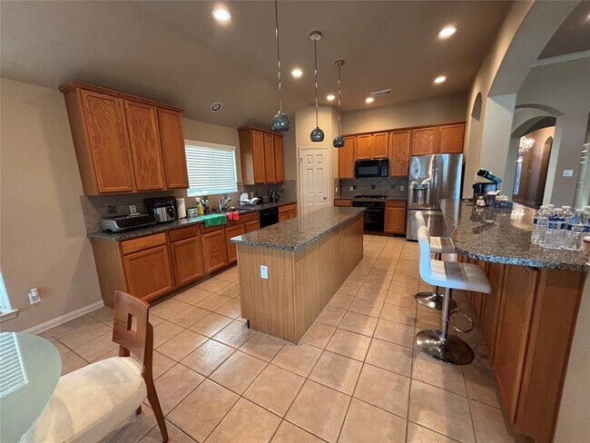 Building Photo - 3726 Golden Shores Dr