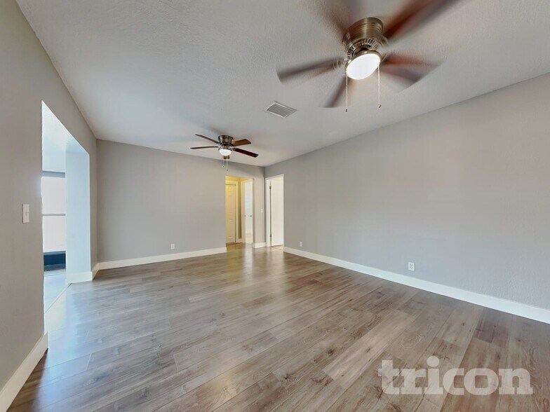 Building Photo - 3856 Lake Joyce Dr