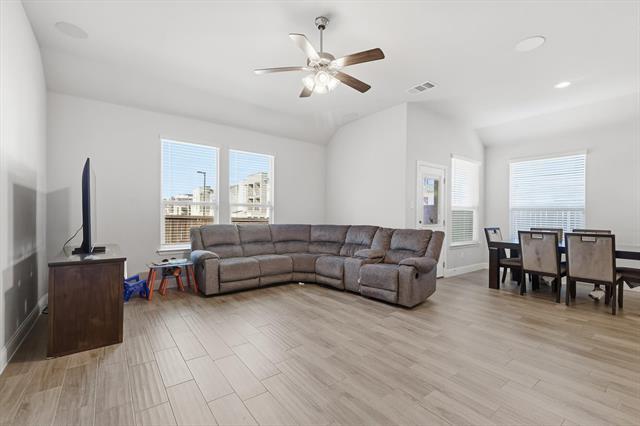 Building Photo - 2001 Oleander St