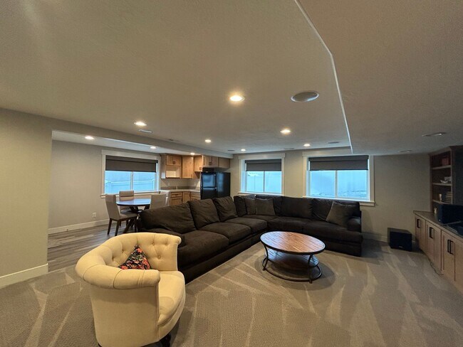 Building Photo - 5 Bedroom 3.5 Bathroom, plus bonus room, Home in Lehi Utah!