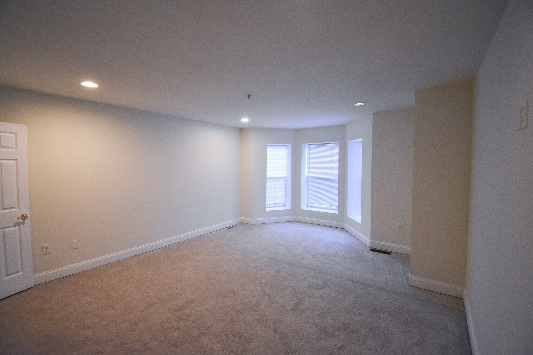 Building Photo - 13 S St NE