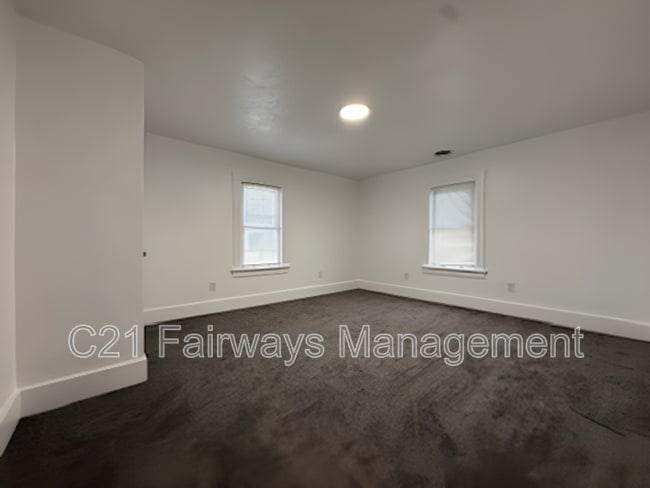 Building Photo - 16 Panorama Dr