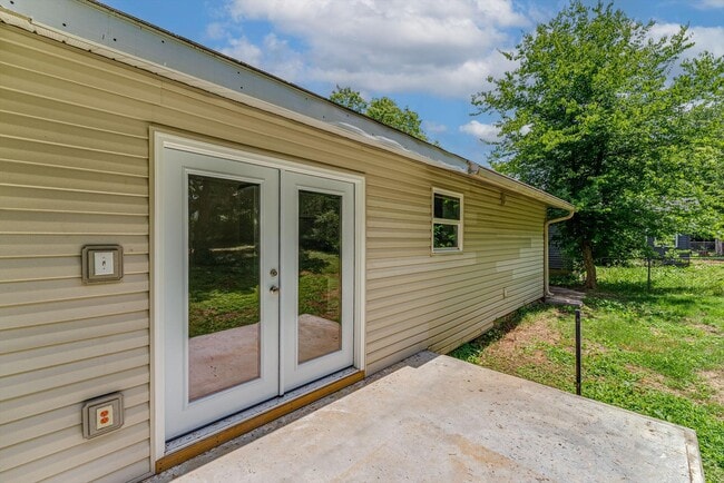 Building Photo - 7308 Meadowbrook Cir