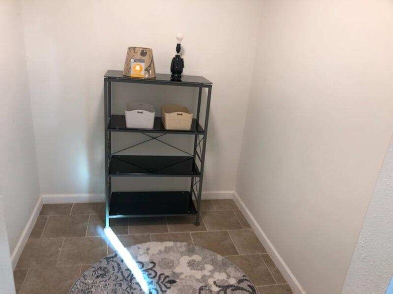 Sitting area/office - 2733 Amelia St