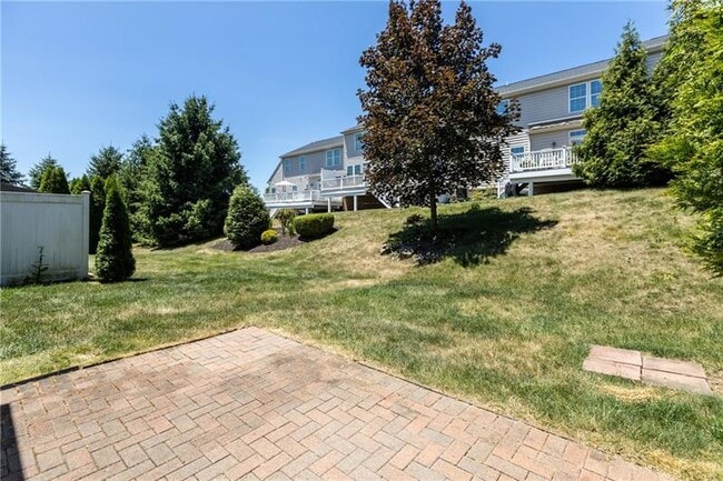 Building Photo - 302 Laurel court