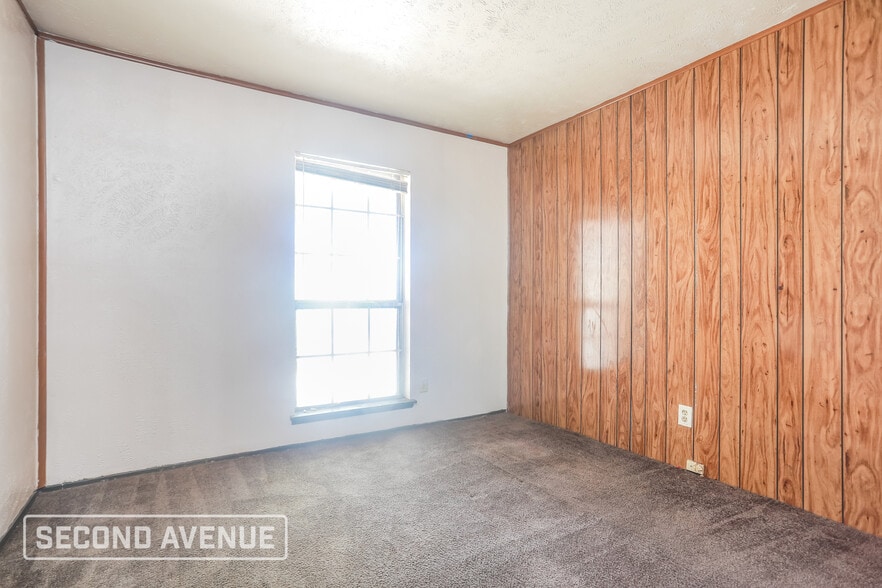 Building Photo - 160 Crestwood Blvd