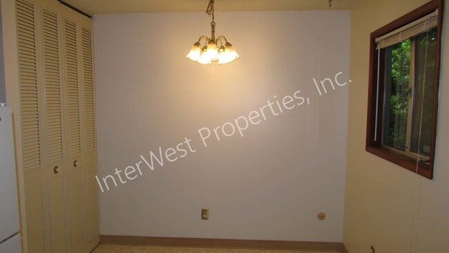 Building Photo - MCCA01