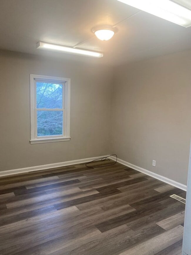Building Photo - Move in Special!!!! 3/1 Home with bonus room!