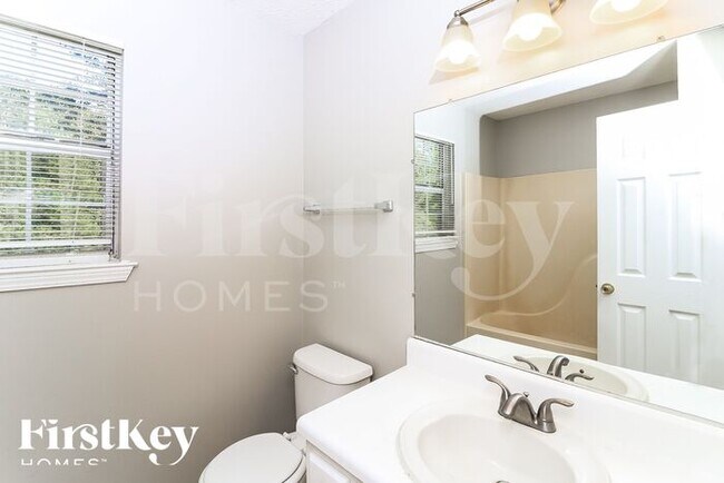 Building Photo - 3705 Acorn Dr