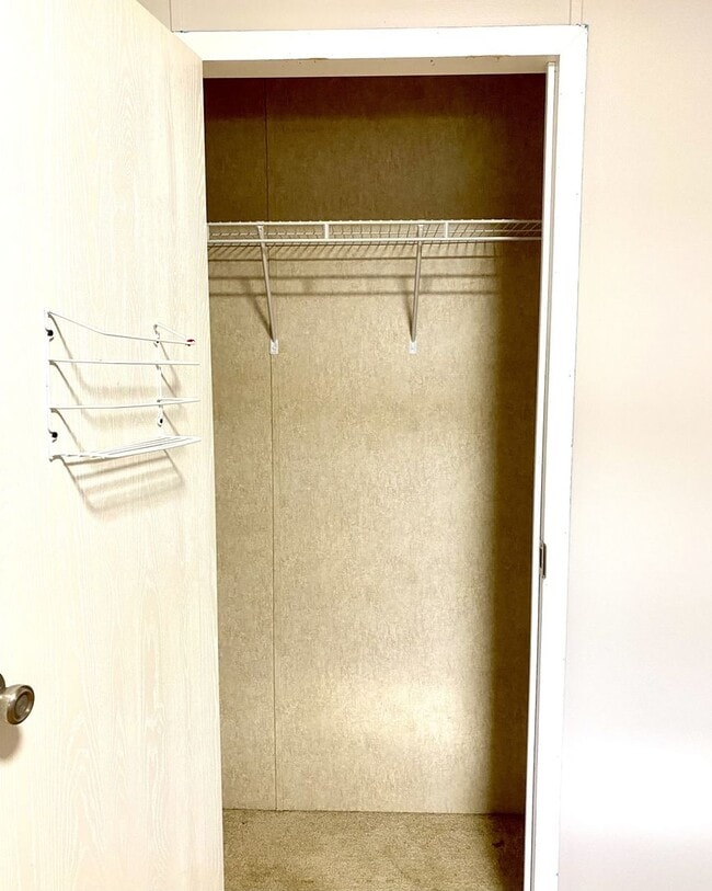 Building Photo - Quiet home in the country