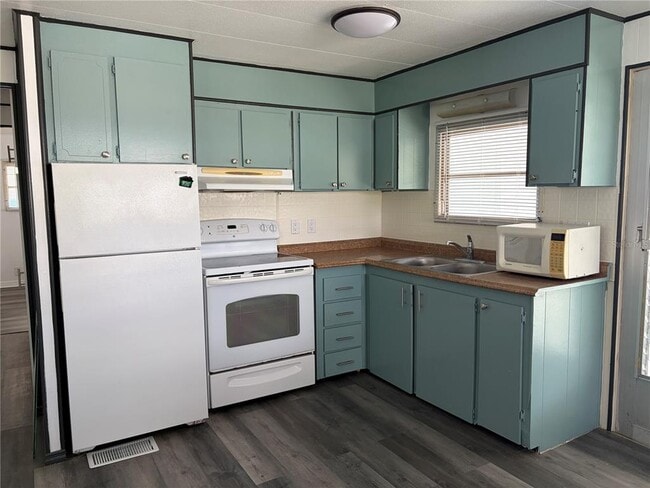 Building Photo - 5221 Beechmont Ave