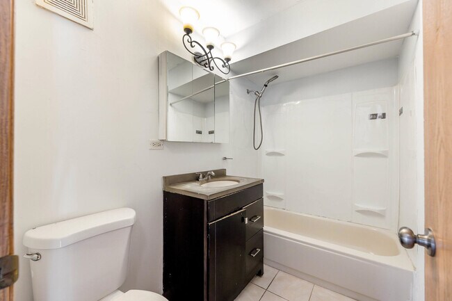 Building Photo - 1950 Canal St