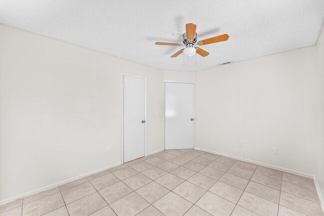 Building Photo - 4783 Gulfstream Rd