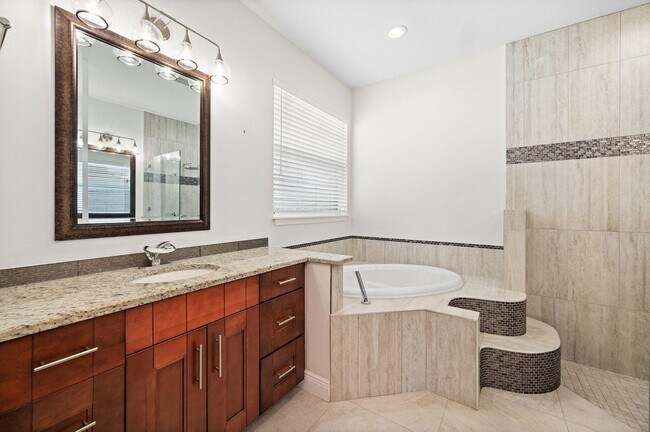 Building Photo - 1411 SW Hackensack Ave