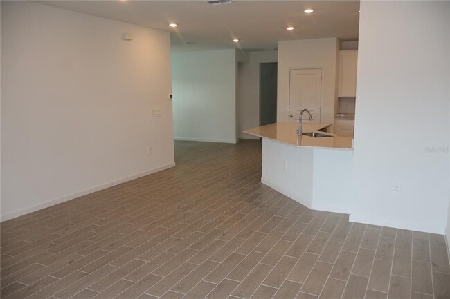 Building Photo - 3260 NE 40th Ln