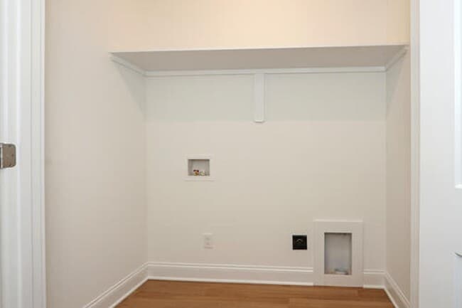 Building Photo - Luxury Townhouse in Sherrills Ford