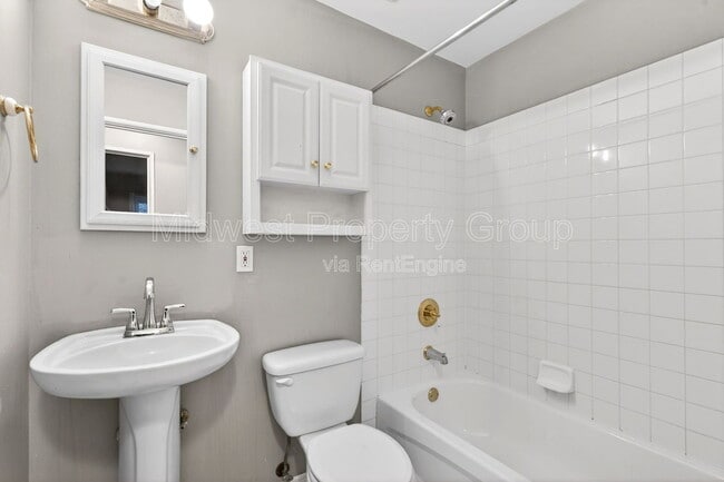 Building Photo - 1165 Lees Ln