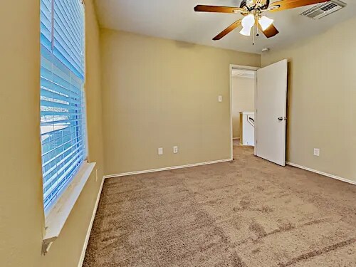 Building Photo - 9201 Shaded Pines Dr