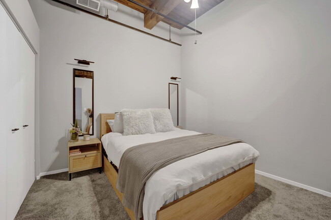 Building Photo - 625 W Jackson Blvd