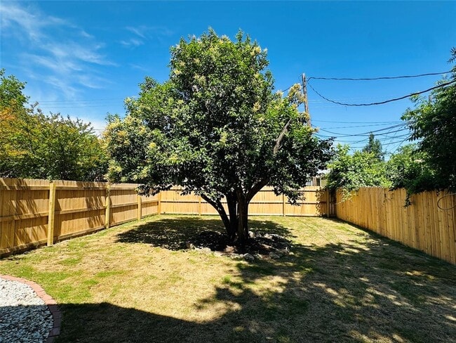 Building Photo - 5504 Montview St