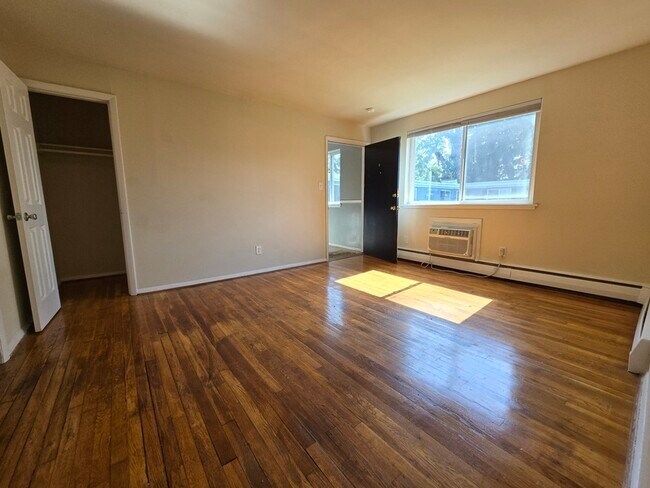Building Photo - 3212 Ellwood Ave