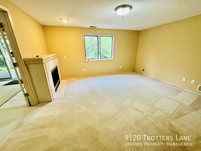 Building Photo - 9120 Trotters Ln