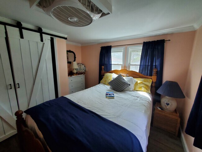 Building Photo - 305 Fairview Dr