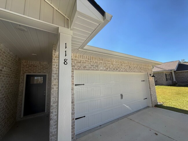 Building Photo - Brand New 3/2 home with fenced yard